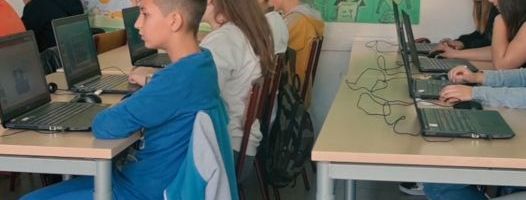 Još 20 računarskih kabineta za osnovce širom Srbije