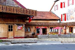 Глава у Швајцарској, ноге у Француској - како се спава у хотелу на граници