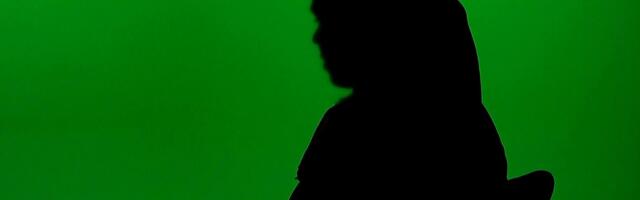 STRAVIČNA ISPOVIJEST NOVOPAZARKE: Porodili su me skačući mi na stomak i udarajući me šamarima (VIDEO)