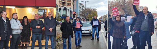 Vlast i opozicija zastali na 15 minuta na Bulevaru oslobođenja i odali poštu stradalima u Novom Sadu