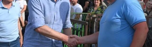 Vučić obišao porodice koje su ostale bez kuća u Bojniku uz prisustvo beogradskih režimskih medija: Država će pomoći 90 posto, 10 posto lokalne samouprave