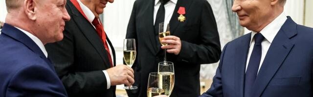 Bogati, a bez glasa: Kako je Putin zadržao ruske milijardere na strani rata