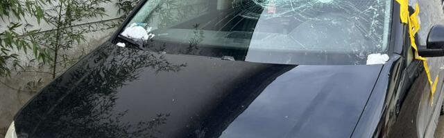 Kragujevčaninu Stevanu Mihailoviću noćas je demoliran automobil ispred zgrade