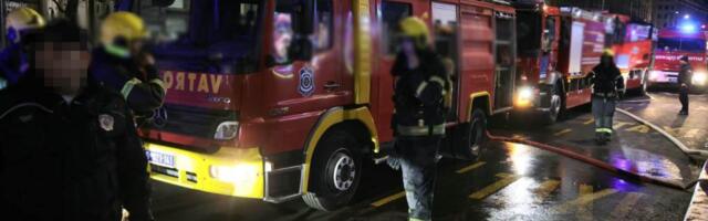 NOĆAS GORELA FIRMA NA ČUKARICI: Buktinja gutala sve pred sobom, pretpostavlja se da je gubitak VIŠEMILIONSKI!