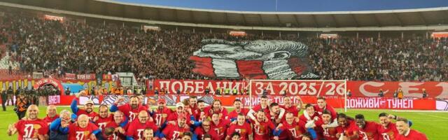 Delije spremile posebnu koreografiju zbog šampionske titule: Igrači pozirali ispred Severa s njima