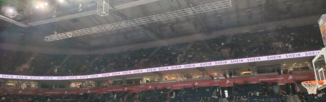 Ovako izgledaju tribine u Areni na pola sata do početka meča Partizan - Zvezda, ovo zaista bode oči...
