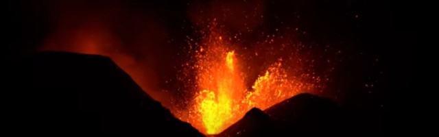 ETNA PONOVO RADI: Skok lave juče premašio visinu od 1.500 metara (VIDEO)