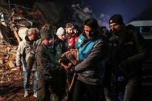 Скоро 8.000 мртвих у земљотресу у Турској и Сирији, спасиоци из целог света траже преживеле