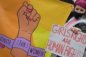 Да ли су се Њујорчанке бориле за поклоне и шта би данас рекле?