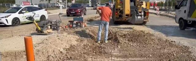 Radovi na izgradnji kružnog toka na Matejevačkom putu teku planiranom dinamikom