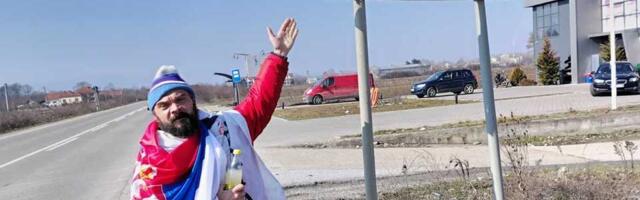 Profesor iz Zrenjanina Dušan Bojanić ide peške do Čačka na veliki protest prosvetara