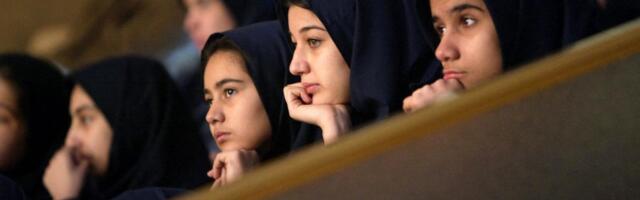 U zemlji sa preko 300.000 Srba usvojena zabrana nošenja marama u školama