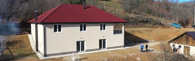Nova kuća i štala za Komarice (VIDEO)