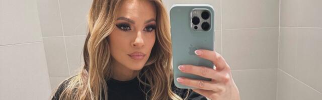 Novogodišnja čarolija u domu Jelene Kostov: Pevačica pokazala decu i dovela im Deda Mraza "Mi verujemo..."