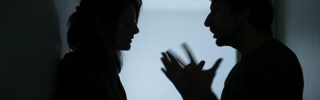 HTEO SAM DA JE POLJUBIM, PLJUNULA MI JE U LICE! Ispovest muškarca koji je pretrpeo porodično nasilje: Izdražvao suprugu, dete i taštu, a onda je VIDEO SA DRUGIM