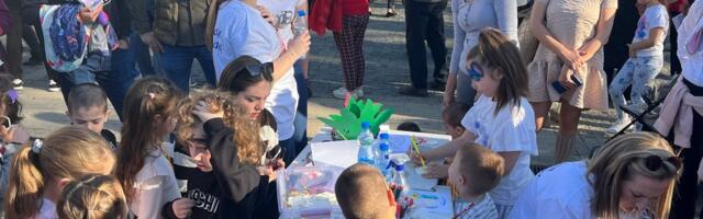 Leskovac: Deca napunila gradski trg na „Uskršnjoj radionici“