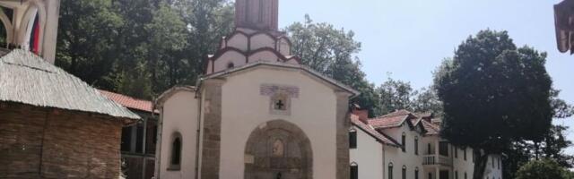 Vojnici iz Bondstila se krstili: Posećivali svetinje na Kosovu i Metohiji, pa primili pravoslavlje (VIDEO)