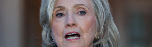 Клинтонова: Трамп мора одговарати и за речи и за поступке