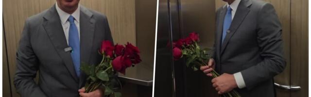 VUČIĆ U LIFTU SA BUKETOM RUŽA: Danas sam imao želju, samo da im kažem koliko ih volim! (VIDEO)