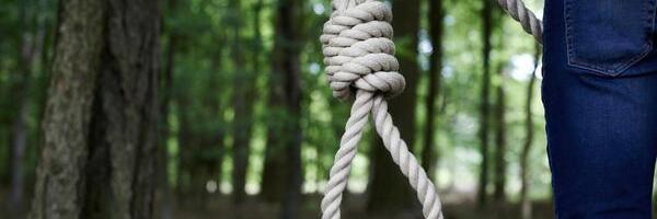 TRAGEDIJA U SJENICI – Tijelo dječaka (12) pronađeno obješeno na drvetu iznad kuće