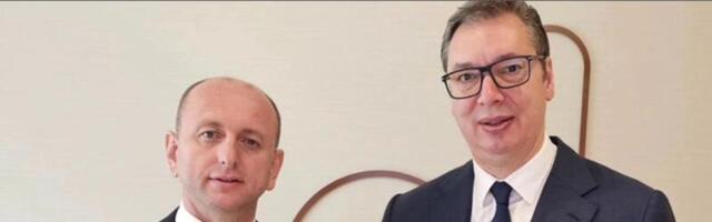 Knežević poklonio Vučiću sabrana dela Njegoša uz moćnu poruku: Ovo nije za kućnu biblioteku, već za Ujedinjene nacije!