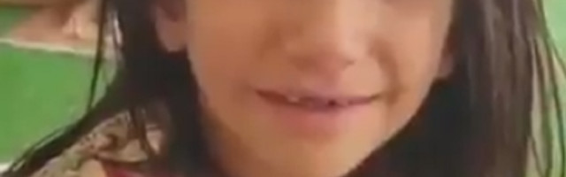 Dali devojčici da pojede ljutu papriku za novac, ona se smeje, a plače