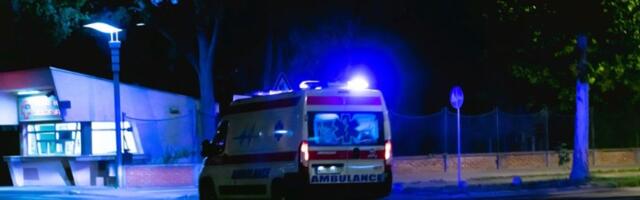 Tinejdžer se motorom "zakucao" u automobil u Novom Pazaru: Lekari se bore da mu spasu nogu