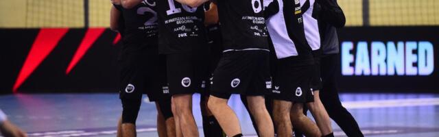 SKANDIRANJE GROBARA RAZBESNELO HRVATE! Na Banjici odjekivalo - "Nek umre ustaša", komšije kipte od besa!