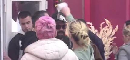 PRVO POLIVANJE JOGURTOM, PA FIZIČKI NAPAD Obezbeđenje uletelo u Belu kuću zbog Luke Vujovića, ušao u žestok klinč sa koleginicom