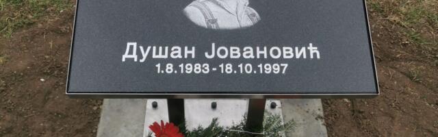 Skandal u Beogradu: Oskrnavljena spomen-tabla ubijenom dečaku Dušanu Jovanoviću