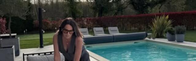 Bivša žena naših pevača pokazala ćerku: Viktorija blista u haljini i mrežastim čarapama "Moja maturantkinja"