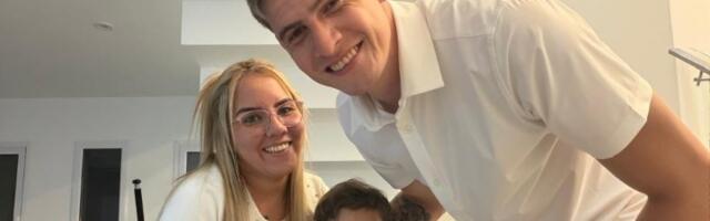 Prodavao je odeću za bolesnog sina, žena mu je zamalo preminula: Golman je danas heroj Mundijala