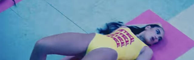 Dua Lipa na Jamajci odmara u zanimljivom kupaćem