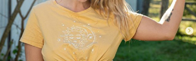 Ovoj lepotici muškarci šalju fotografije polnih organa i ona ih ocenjuje, a to naplaćuje (FOTO)