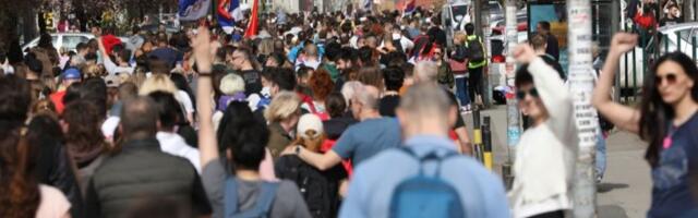 Studenti pozvali okupljene da ne koriste pirotehnička sredstva