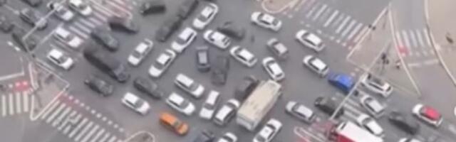 NEMA MRDANJA Semafor u BG prestao da radi - nastao haos (VIDEO)