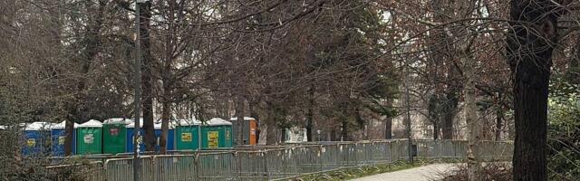 Uklonjen deo šatora iz Pionirskog parka, građanima otvoren manji prolaz