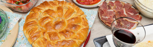 OVAKO SE PRAVI BOŽIĆNA POGAČA NA SVETOJ GORI: Recept starca Gavrila, glavnog svetogorskog kuvara