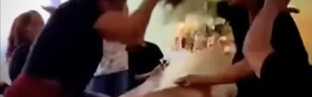 (VIDEO) Makljaža na sahrani! Žene se žestoko potukle preko kovčega: Jeziva istina o pokojniku ih bacila u totalni haos