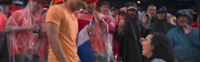 Mundijal postaje mesto za prosidbe: Drugi put žena napravila prvi korak (VIDEO)