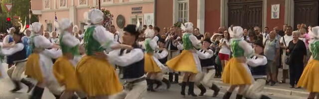 VRŠAČKI VENAC: U Vršcu otvoren Međunarodni festival folklora, u Banat stigli ansambli iz celog sveta