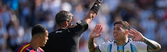 Očajna Argentina nije šutnula 90 minuta, a onda je Slavko Vinčić ukrao šou, za ovo je mesaru pokazao crveni
