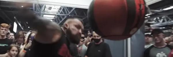 Edi Hal polupao krušku kao dete zvečku