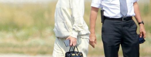 Krajnje obično izdanje Jennifer Lopez sa preskupim aksesoarima!