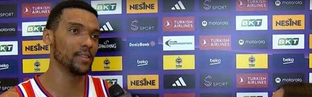 KAKVA LEPOTICA! BOLOMBOJ JE NIJE NI POGLEDAO! Najlepša novinarka Evrolige, nije uspela da privuče pažnju Džoela! (VIDEO)