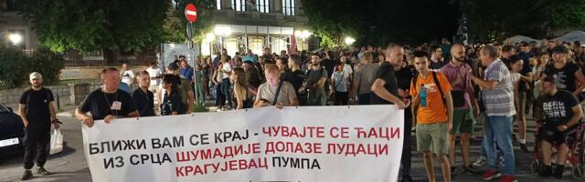 Građani se u Kragujevcu okupljaju na Đačkm trgu, SNS bez šetnje