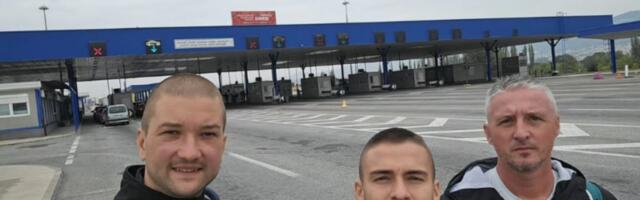 Trojica policajaca koja su pešačila za „decu leptire” stigla na Hilandar