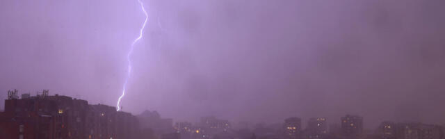 Novo zahlađenje preti Srbiji: Ove delove zahvatiće jaki pljuskovi, biće i grmljavine - evo kada počinje haos!