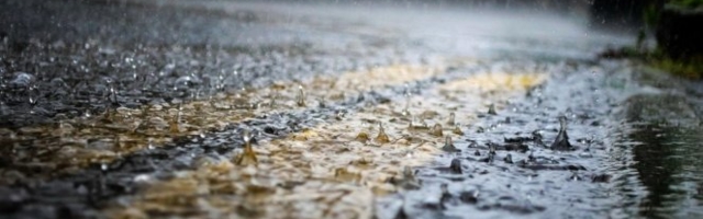 OPASNOST U VOŽNJI, BUDITE NA OPREZU! Pljuskovi smanjuju vidljivost, vozite sporije i držite odstojanje!