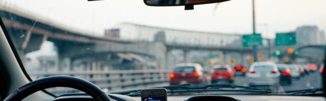 NIJE NI SELA ZA VOLAN, A VEĆ JE PALA! Nećete verovati zbog čega je devojka oborena na vozačkom ispitu!